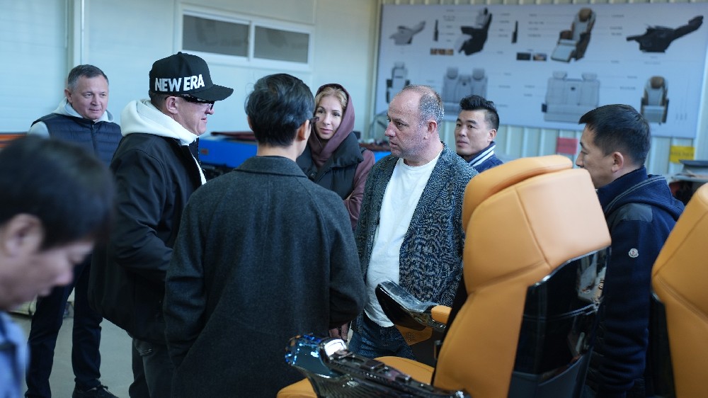 Warmly Welcome Russian Clients to Visit Our Company for Inspection, Discussion and Cooperation