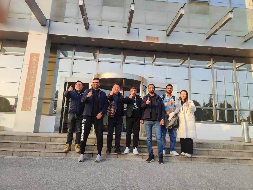 Liantuo Auto Forays into the UAE and Middle Eastern Market